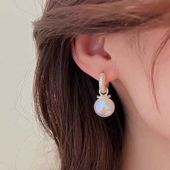18K GP Mermaid’ s Tear Pearls Earrings - Picture 1 of 10